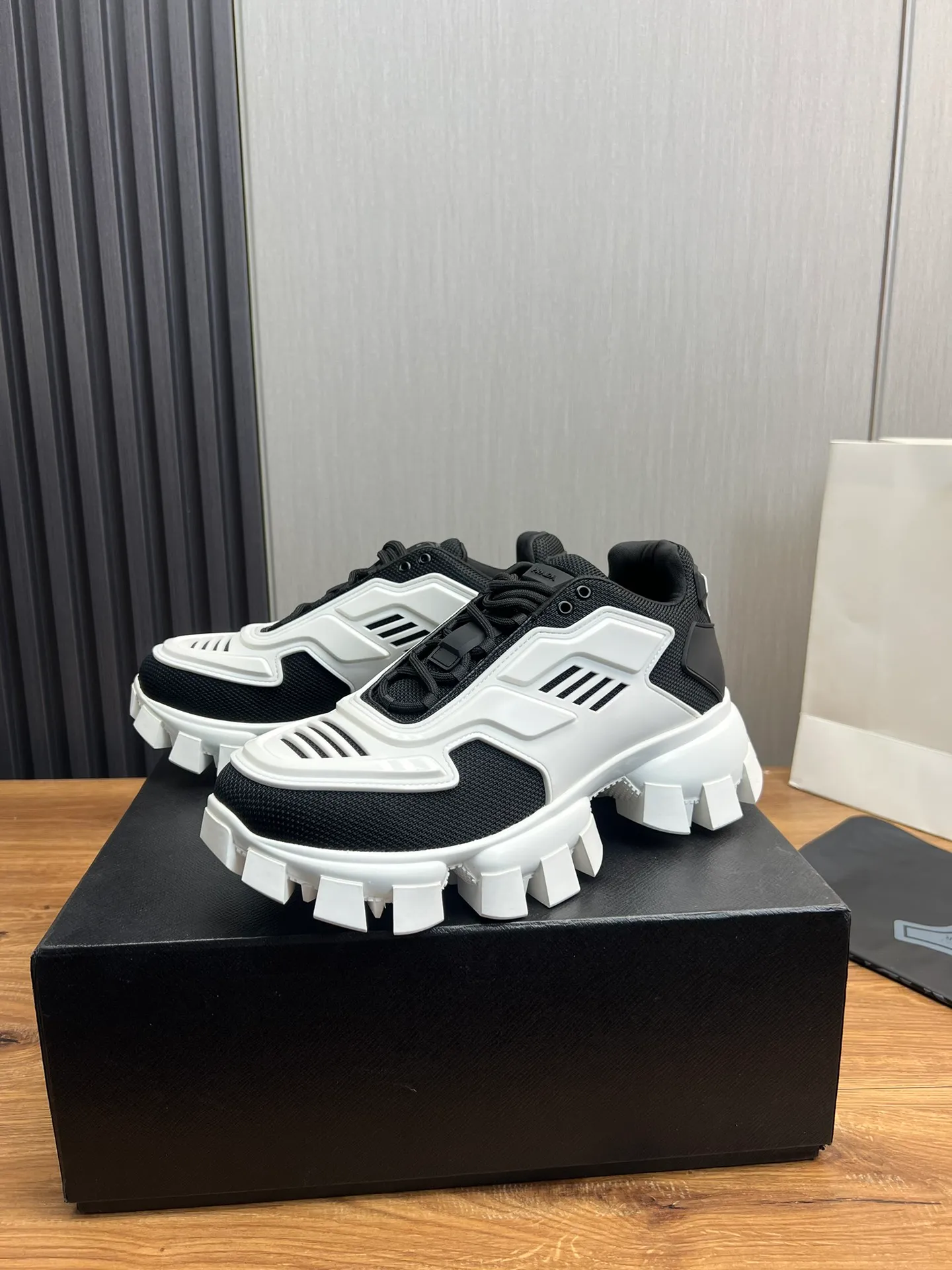 Men's shoes 💰620💰 [PRADA] Popular thick-soled shoes for couples 👩‍❤️‍👨 Available all year round ✔️Official website synchronization Original fly-knit film fabric + cowhide lining, 1⃣️ to 1⃣️ replica, original sole, 36-45 (45 made to order, non-refundable)
